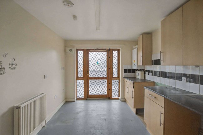 16 Pear Road, Leytonstone, London, E11 4YP 14