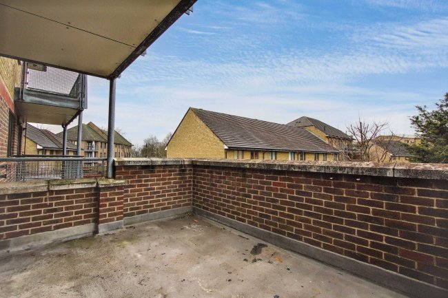 16 Pear Road, Leytonstone, London, E11 4YP 14