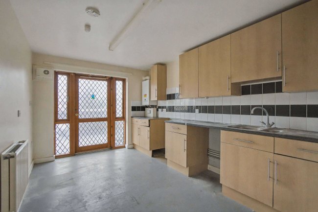 16 Pear Road, Leytonstone, London, E11 4YP 14