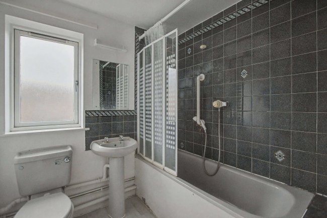 16 Pear Road, Leytonstone, London, E11 4YP 14