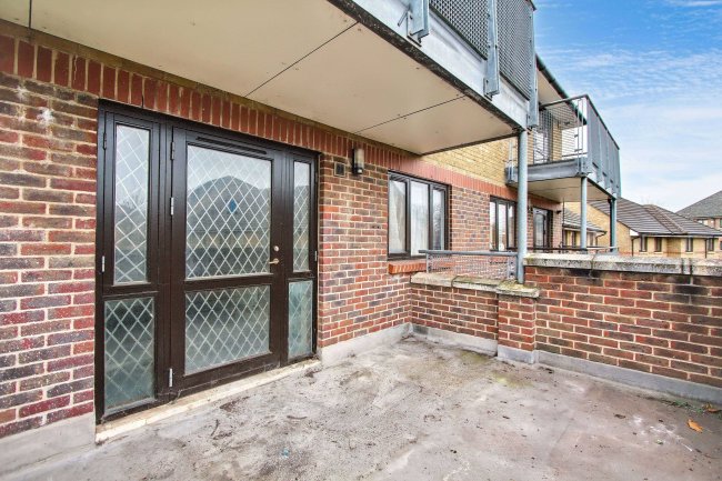 16 Pear Road, Leytonstone, London, E11 4YP 14