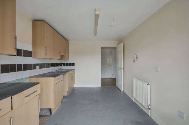 16 Pear Road, Leytonstone, London, E11 4YP 14