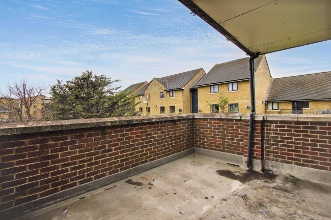 16 Pear Road, Leytonstone, London, E11 4YP 14