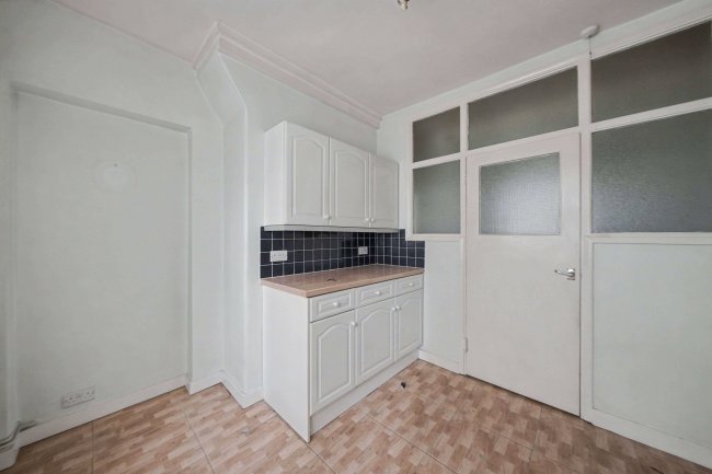 Flat 9, Block E, Peabody Buildings, Herbrand Street, Bloomsbury, London WC1N 1JG 1