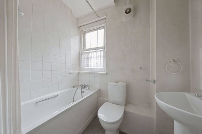 Flat 9, Block E, Peabody Buildings, Herbrand Street, Bloomsbury, London WC1N 1JG 1