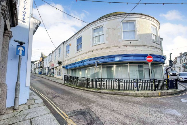 1-3 Wendron Street & 2-2A Meneage Street, Helston, Cornwall, TR13 8AB 38