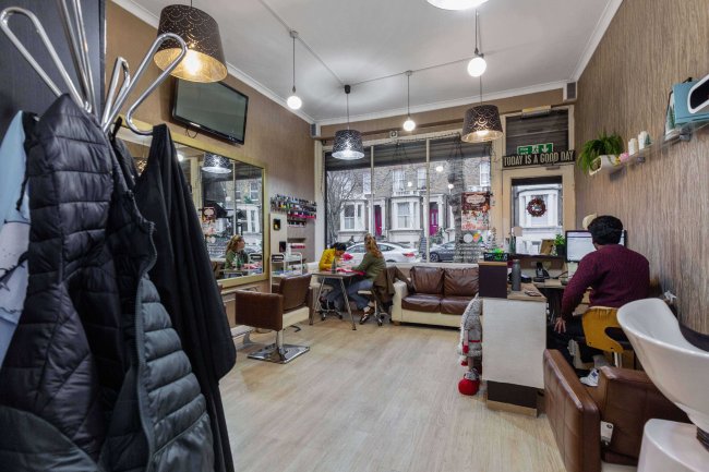 85 Hammersmith Grove, London, W6 0NQ 97