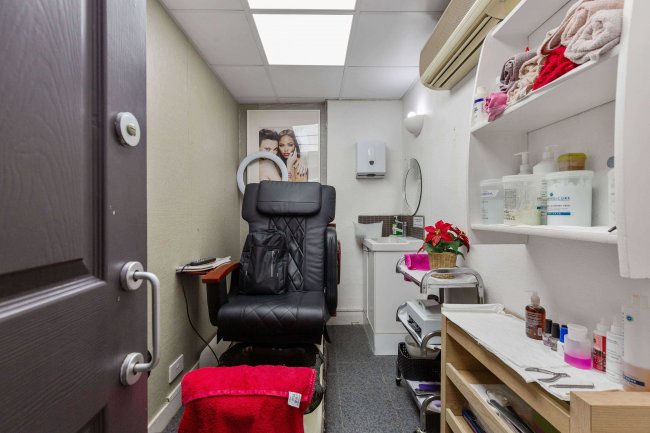 85 Hammersmith Grove, London, W6 0NQ 97