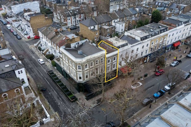 85 Hammersmith Grove, London, W6 0NQ 97