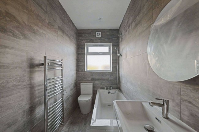 69 Headley Road, Liphook, Hampshire, GU30 7PR 8