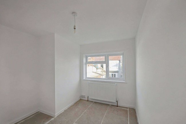 69 Headley Road, Liphook, Hampshire, GU30 7PR 8