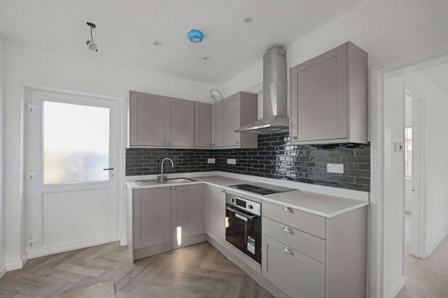 69 Headley Road, Liphook, Hampshire, GU30 7PR 8