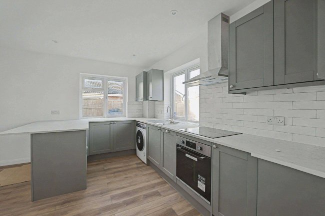 69 Headley Road, Liphook, Hampshire, GU30 7PR 8