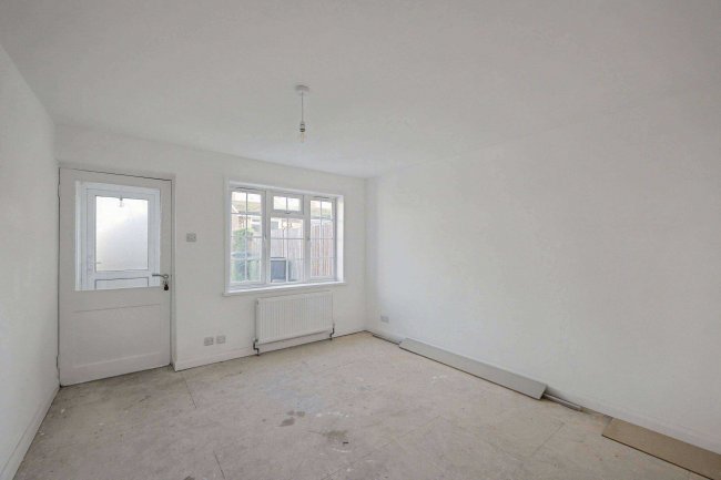 69 Headley Road, Liphook, Hampshire, GU30 7PR 8