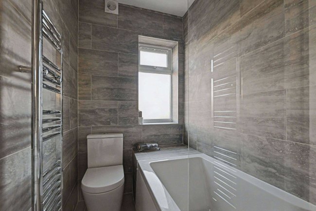 69 Headley Road, Liphook, Hampshire, GU30 7PR 8