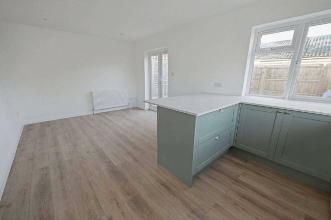 69 Headley Road, Liphook, Hampshire, GU30 7PR 8