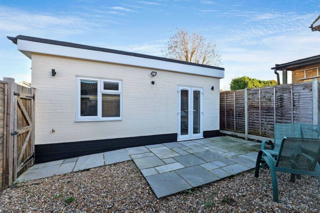 69 Headley Road, Liphook, Hampshire, GU30 7PR 8