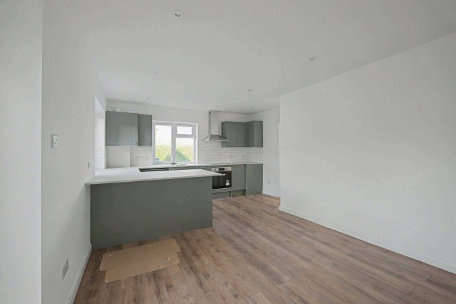 69 Headley Road, Liphook, Hampshire, GU30 7PR 8