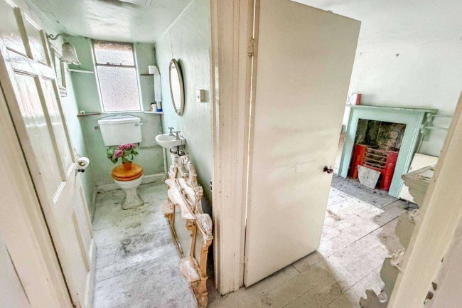 25 Broad Street, Bath, Somerset BA1 5LW 98