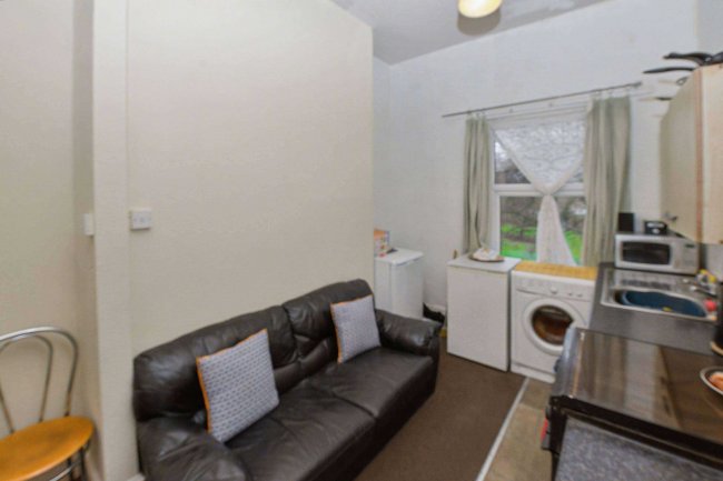 23 Nicholls Street, Coventry, CV2 4GY 7