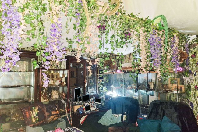 16 Holyrood Terrace, Tonypandy, CF40 2HP 24