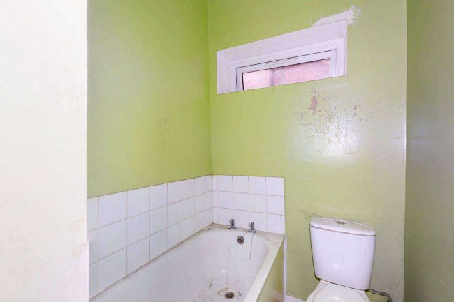 Flats A-D, 78 Comeragh Road, London W14 9HR 72