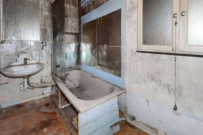 Flats A-D, 78 Comeragh Road, London W14 9HR 72