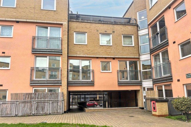 140 Wooldridge Close, Feltham, TW14 8BH 82