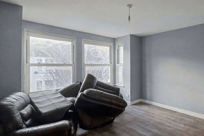 Flat B, 12 Churchill Road, Willesden, London NW2 5EA 32