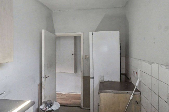 Flat B, 12 Churchill Road, Willesden, London NW2 5EA 32