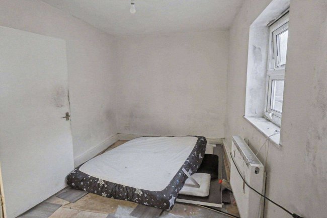 Flat B, 12 Churchill Road, Willesden, London NW2 5EA 32