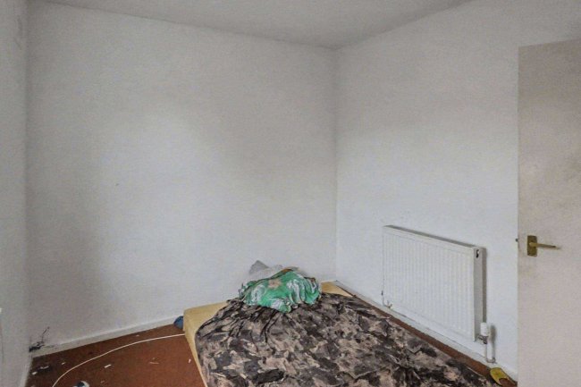 Flat B, 12 Churchill Road, Willesden, London NW2 5EA 32