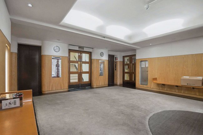 Flat 5 Florin Court, Charterhouse Square, Barbican, London, EC1M 6ET 66