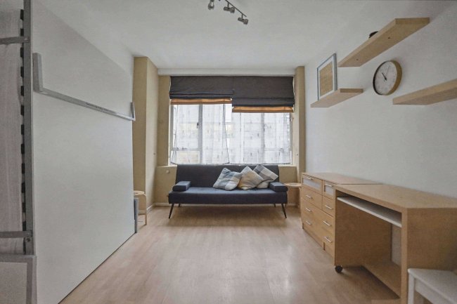 Flat 5 Florin Court, Charterhouse Square, Barbican, London, EC1M 6ET 66