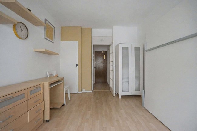 Flat 5 Florin Court, Charterhouse Square, Barbican, London, EC1M 6ET 66