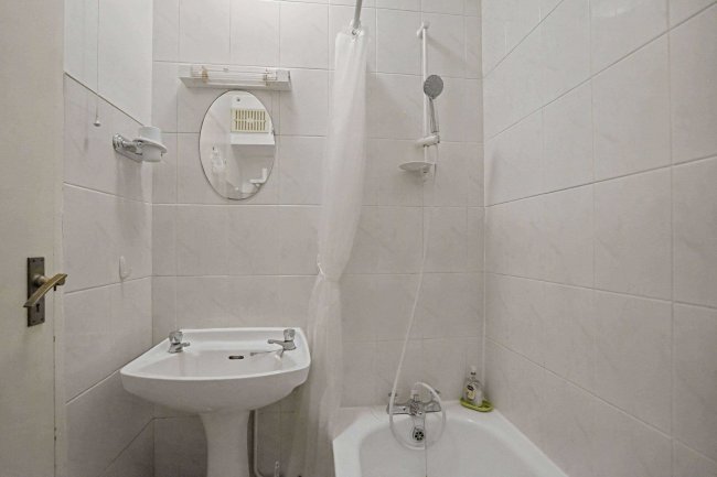 Flat 5 Florin Court, Charterhouse Square, Barbican, London, EC1M 6ET 66