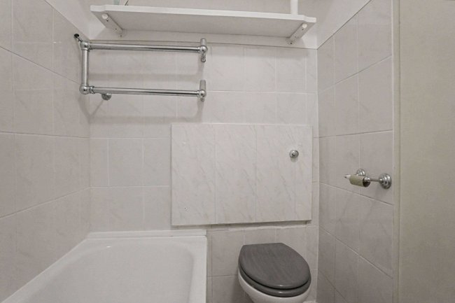 Flat 5 Florin Court, Charterhouse Square, Barbican, London, EC1M 6ET 66