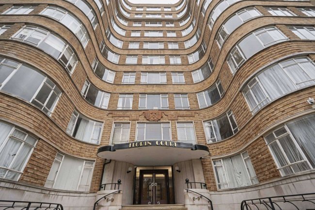 Flat 5 Florin Court, Charterhouse Square, Barbican, London, EC1M 6ET 66