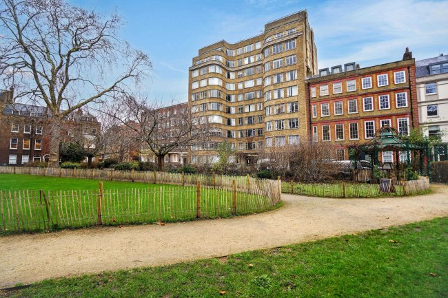 Flat 5 Florin Court, Charterhouse Square, Barbican, London, EC1M 6ET 66