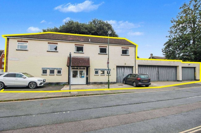 Barford House, The Hornet, Chichester PO19 7JR 3