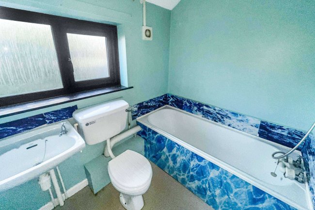 7 Grove Close, Totnes, Devon, TQ9 5EP 53