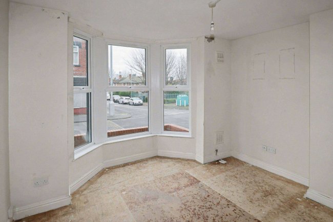 Flat A, 34 Sholebroke Mount, Leeds, West Yorkshire, LS7 3HG 38