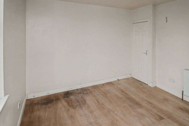 Flat A, 34 Sholebroke Mount, Leeds, West Yorkshire, LS7 3HG 38