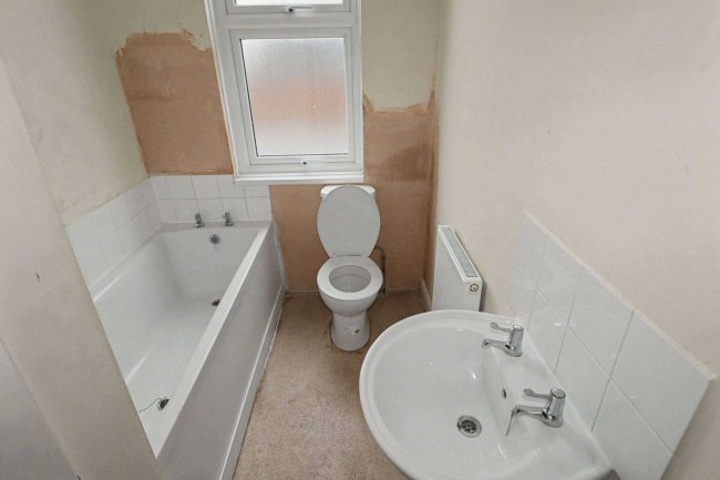 Flat A, 34 Sholebroke Mount, Leeds, West Yorkshire, LS7 3HG 38