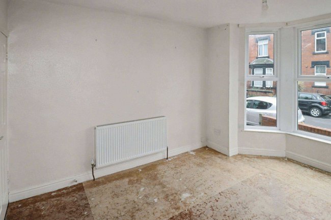 Flat A, 34 Sholebroke Mount, Leeds, West Yorkshire, LS7 3HG 38