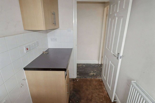 Flat A, 34 Sholebroke Mount, Leeds, West Yorkshire, LS7 3HG 38