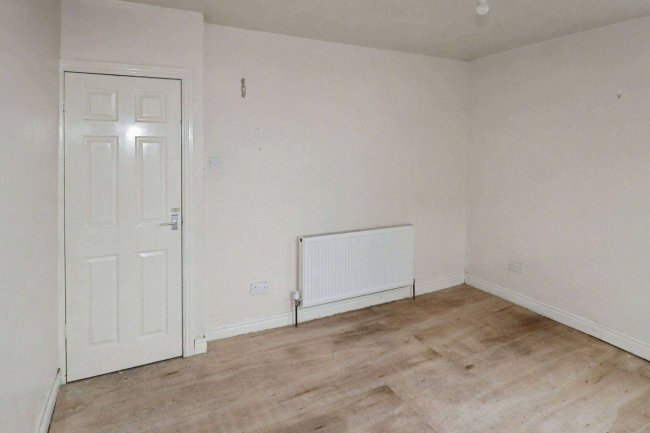 Flat A, 34 Sholebroke Mount, Leeds, West Yorkshire, LS7 3HG 38