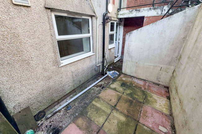 Flat 1, 103 City Road, St Pauls, Bristol, BS2 8UL 99