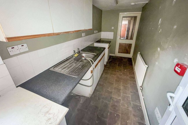 Flat 1, 103 City Road, St Pauls, Bristol, BS2 8UL 99