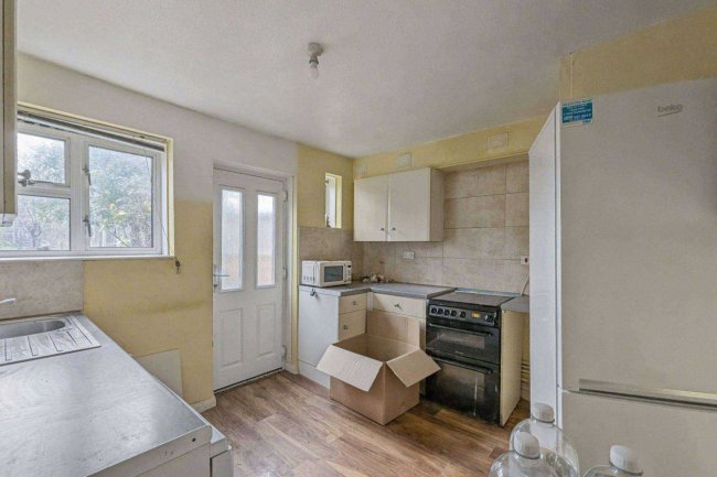 Flat 6 Magpie Hall Close, Bromley BR2 8JQ 3